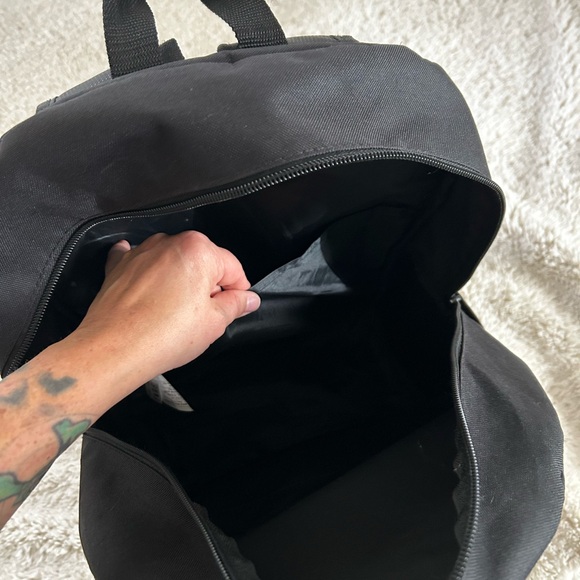 Good simple backpack. - Picture 3 of 4